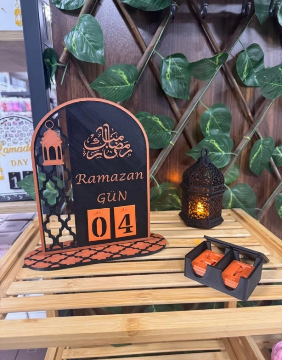 Siyah Bakır Ramazan Gün Yazılı Ramazan Takvimi 20 CM