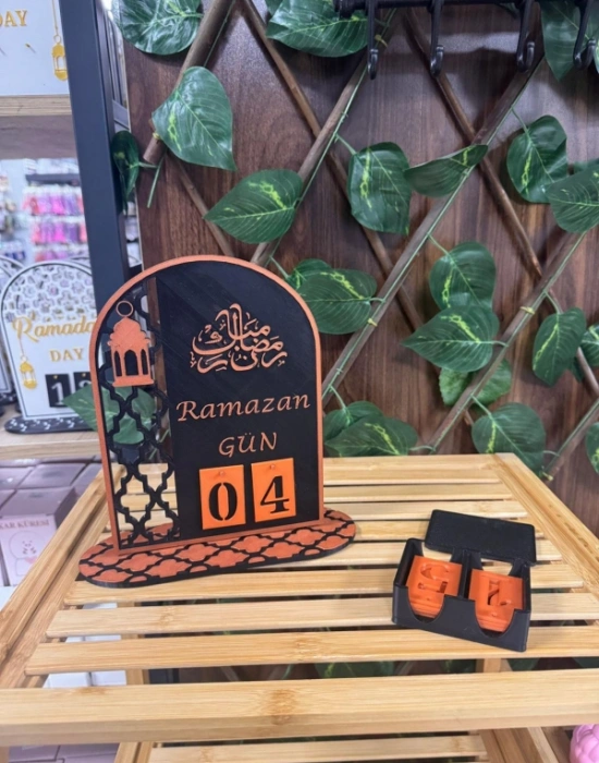 Siyah Bakır Ramazan Gün Yazılı Ramazan Takvimi 20 CM