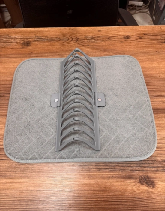 B. Tezgah Üstü Bulaşık Kurutma Matı 44 x 36 cm