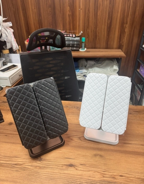 B. Açılır Kapanır Ledli Ayna Deri Görümlü 41 x 32 cm