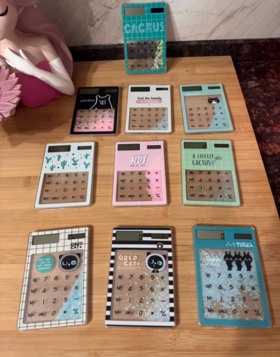 D. Renkli Sulu Simli Figürli Hesap Makinesi  12 x 8 x 1 cm İnce