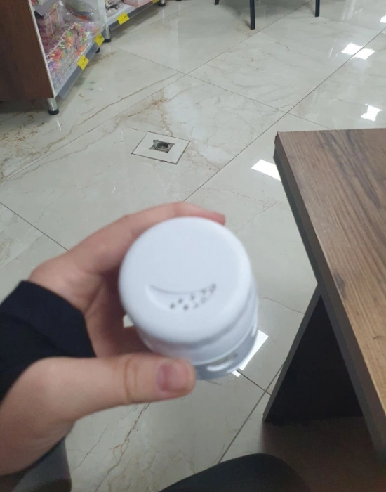 Gülen Yüzlü Tuzluk Beyaz