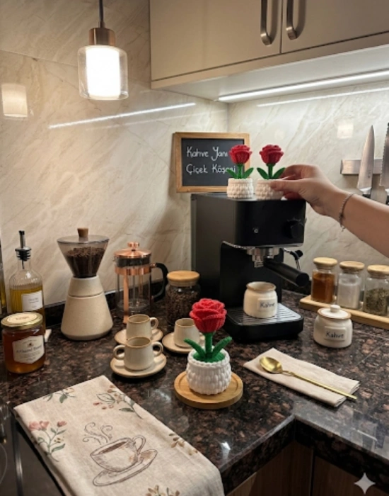 Km Group Saksılı Gül Obje Figür 10 x 5 cm