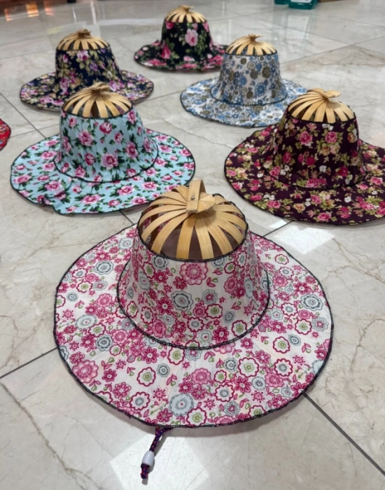 TK. Çiçek Desenli Bambu Ahşap Şapkalı Yelpaze Şapka