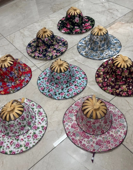 TK. Çiçek Desenli Bambu Ahşap Şapkalı Yelpaze Şapka