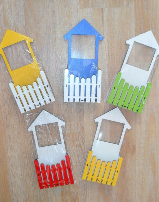 AHŞAP ÇİT ŞEKLİNDE ŞARJ EVİ