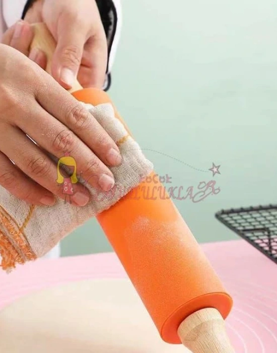 Ahşap Sapli Orta Boy Silikon Merdane