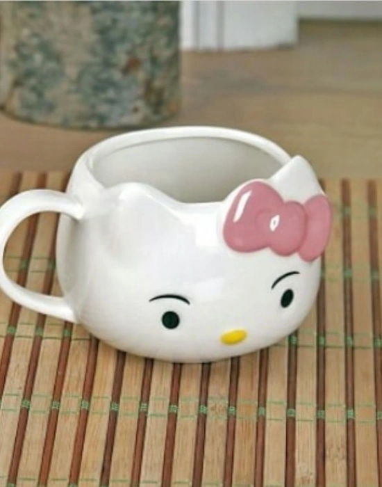 FİYONKLU PORSELEN KEDİ KUPA