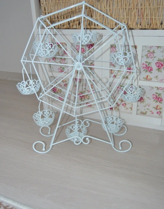 KALPLİ DÖNME DOLAP METAL CUPCAKE STANDI