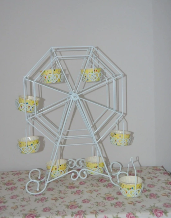 KALPLİ DÖNME DOLAP METAL CUPCAKE STANDI