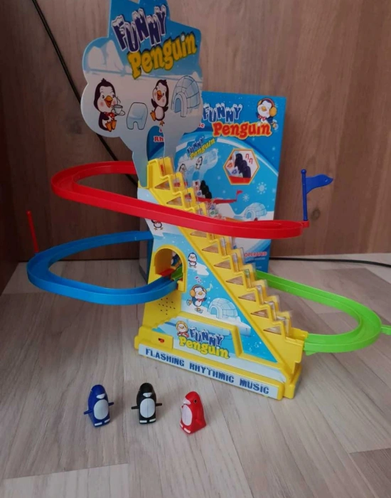 PİLLİ ÇILGIN MERDİVENLİ KAYAN PENGUENLER