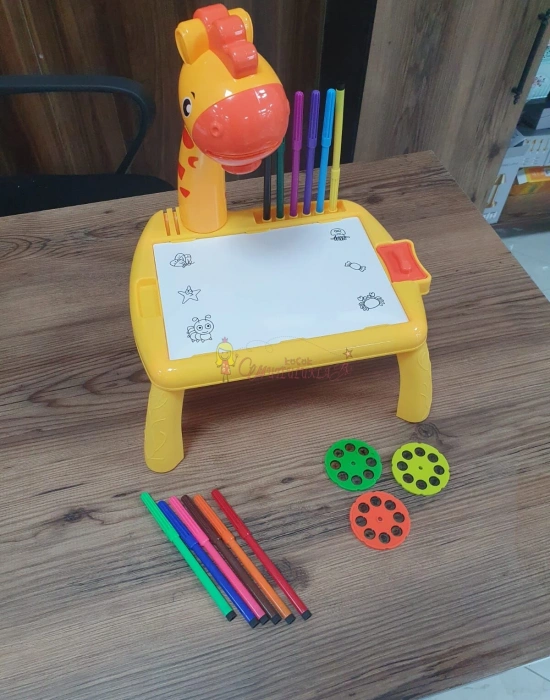 Projeksiyonlu Turuncu / Pembe  Zürafa Mini Çizim Masası 12 Renk Boya Kalemi Seti ve Çizim Defteri