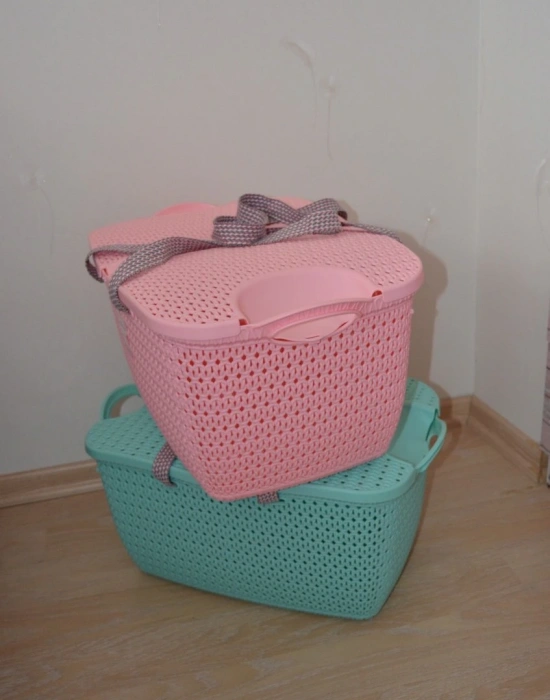 RENKLİ ÖRGÜ MODELLİ PİKNİK SEPETİ