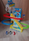 PİLLİ ÇILGIN MERDİVENLİ KAYAN PENGUENLER