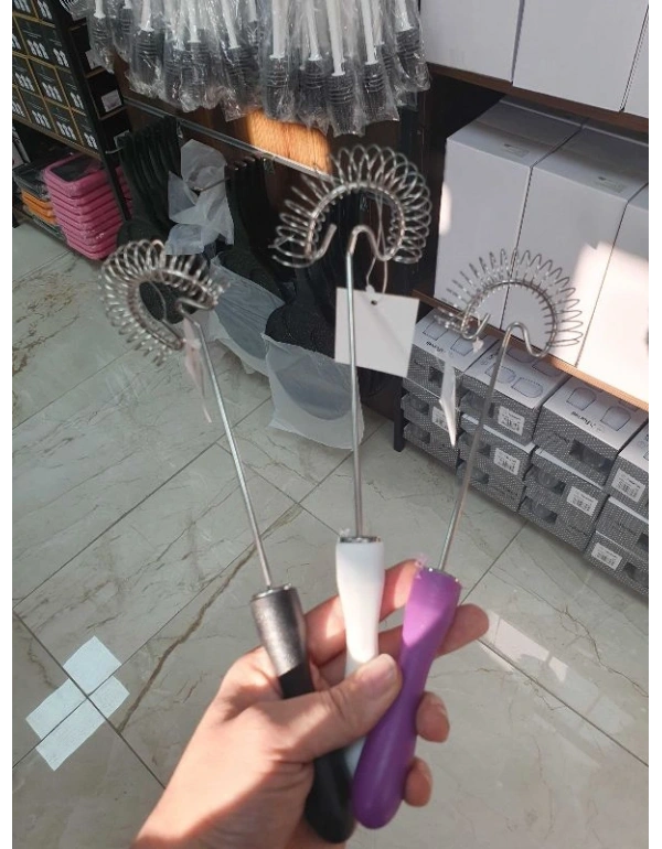 Plastik Saplı Yaylı Çırpıcı SİYAH