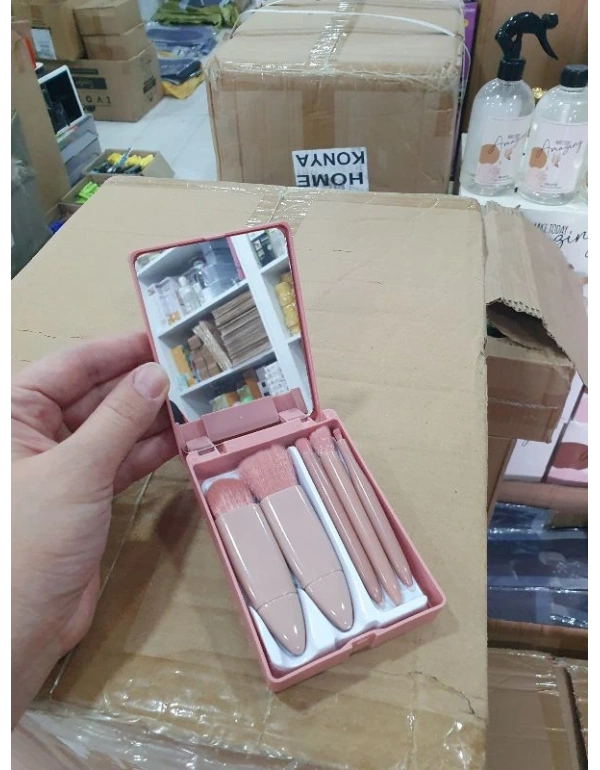 Aynalı Makyaj Fırçası Seyahat Seti Pembe