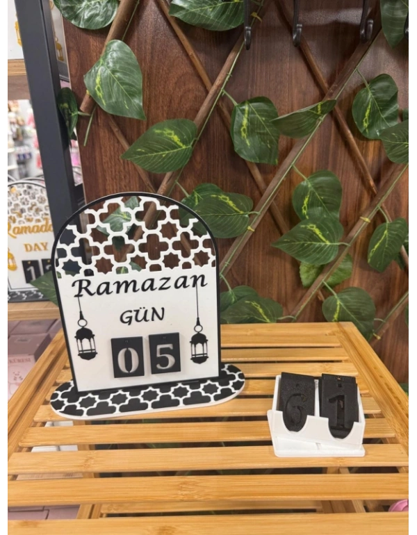 Beyaz Siyah Ramazan Gün Yazılı Ramazan Takvimi 20 CM