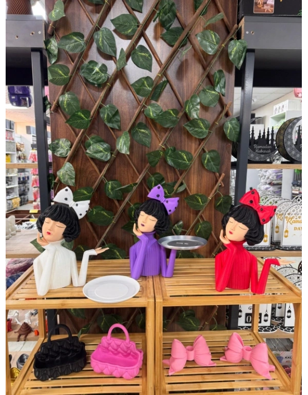 Km Group 27 Cm Büyük Boy Kız Tepsi Tutan Obje Kız Figürü