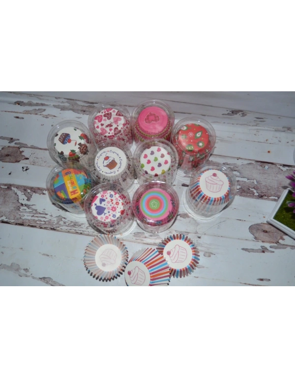 RENKLİ DESENLİ KEK KAPSÜLÜ