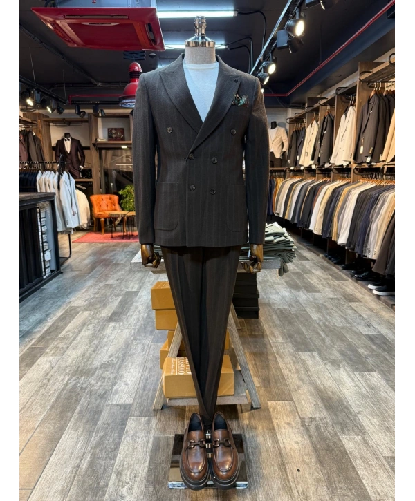 Erkek Dar Kesim Gofre Kumaş Çizgili Takım Elbise -Kahverengi