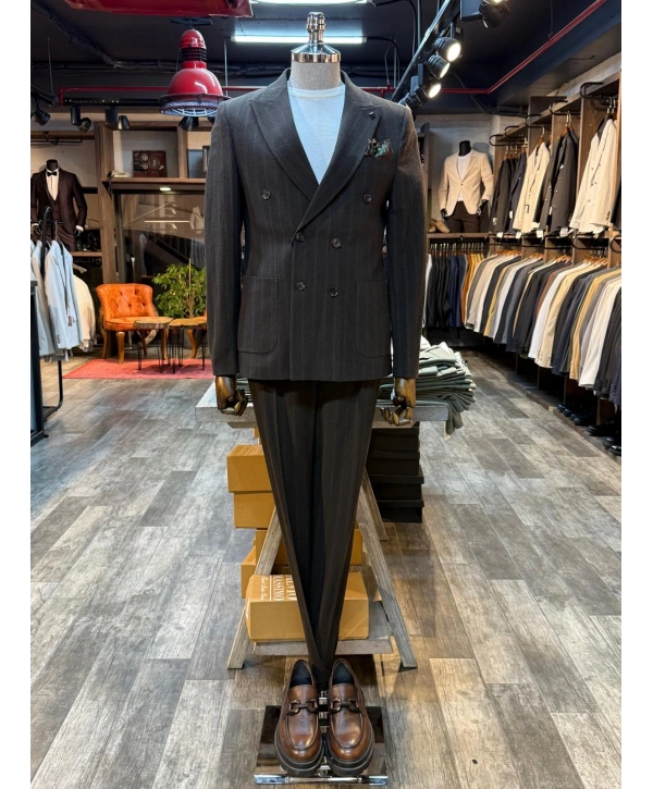 Erkek Dar Kesim Gofre Kumaş Çizgili Takım Elbise -Kahverengi