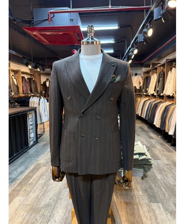 Erkek Dar Kesim Gofre Kumaş Çizgili Takım Elbise -Kahverengi