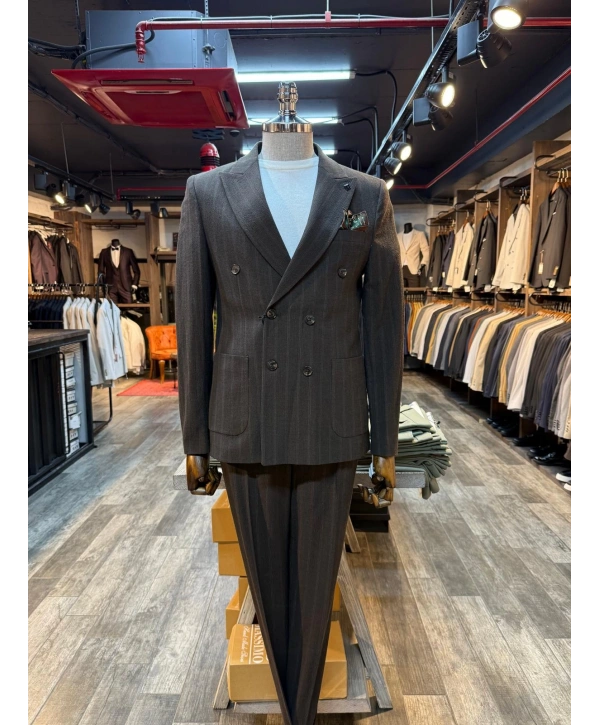 Erkek Dar Kesim Gofre Kumaş Çizgili Takım Elbise -Kahverengi