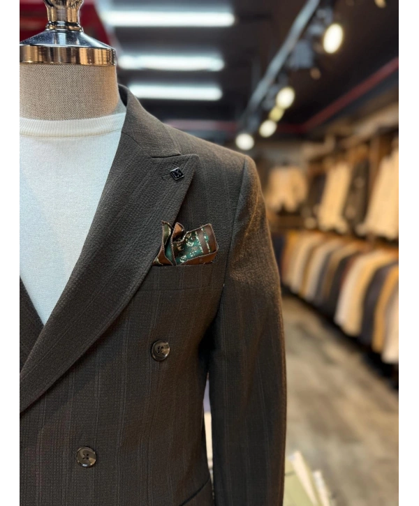 Erkek Dar Kesim Gofre Kumaş Çizgili Takım Elbise -Kahverengi