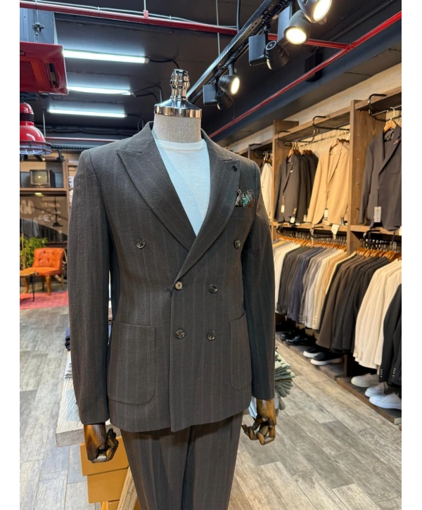 Erkek Dar Kesim Gofre Kumaş Çizgili Takım Elbise -Kahverengi