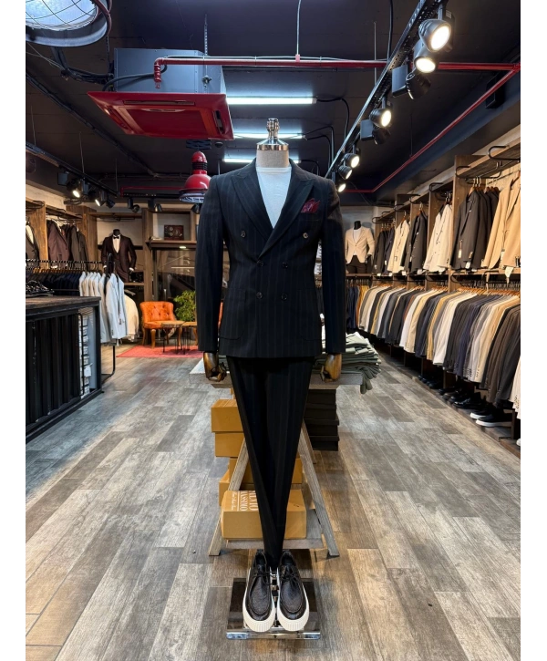 Erkek Dar Kesim Gofre Kumaş Çizgili Takım Elbise -Siyah