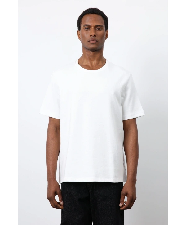 Erkek Normal Kalıp Bisiklet Yaka Thşört- Beyaz