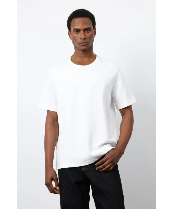 Erkek Normal Kalıp Bisiklet Yaka Thşört- Beyaz