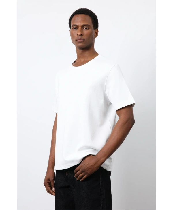 Erkek Normal Kalıp Bisiklet Yaka Thşört- Beyaz