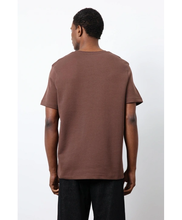 Erkek Normal Kalıp Bisiklet Yaka Thşört- Kahverengi