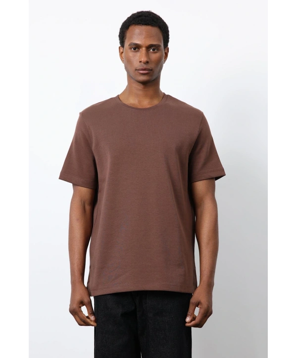 Erkek Normal Kalıp Bisiklet Yaka Thşört- Kahverengi