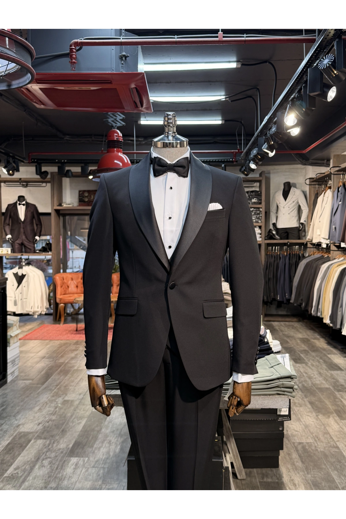 Erkek Dar Kesim Slimfit Kırlangıç Yaka Damatlık Takım Elbise-Siyah