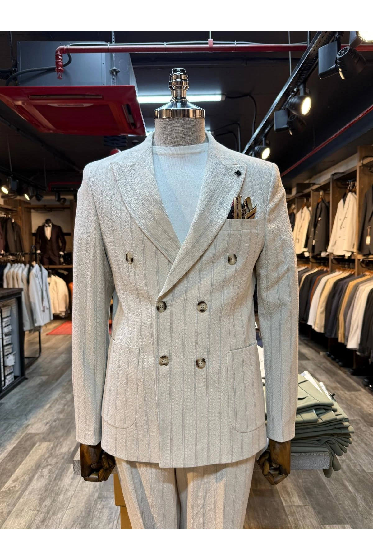 Erkek Dar Kesim Gofre Kumaş Çizgili Takım Elbise -Krem