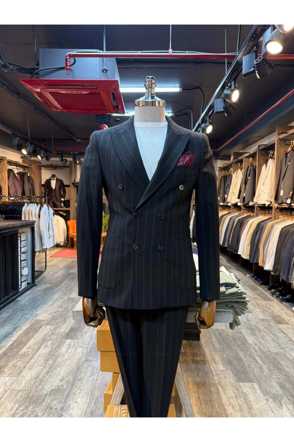 Erkek Dar Kesim Gofre Kumaş Çizgili Takım Elbise -Siyah