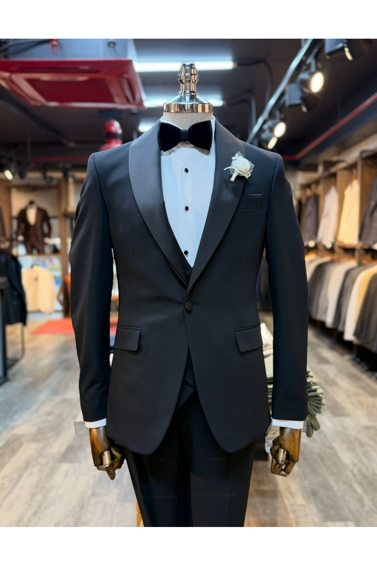 Erkek Dar Kesim Slimfit Kırlangıç Yaka Damatlık Takım Elbise-Siyah