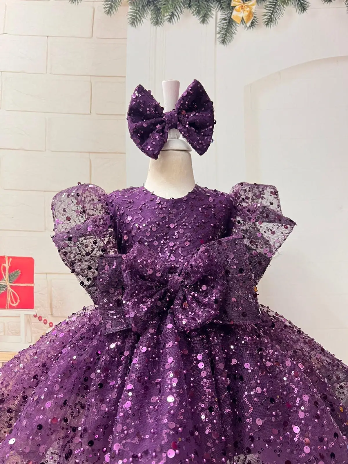 Mor Payetli Prenses Kız Çocuk Abiye Elbise – Balon Kollu & Fiyonk Aksesuarlı