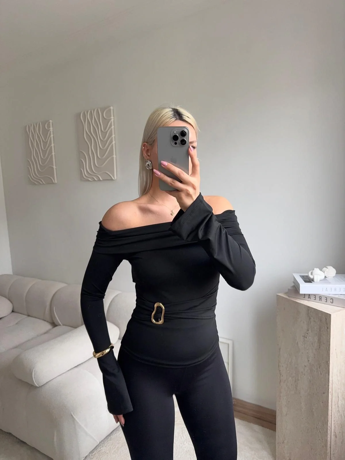 Omuz Dekolte Tokalı Bluz - SİYAH