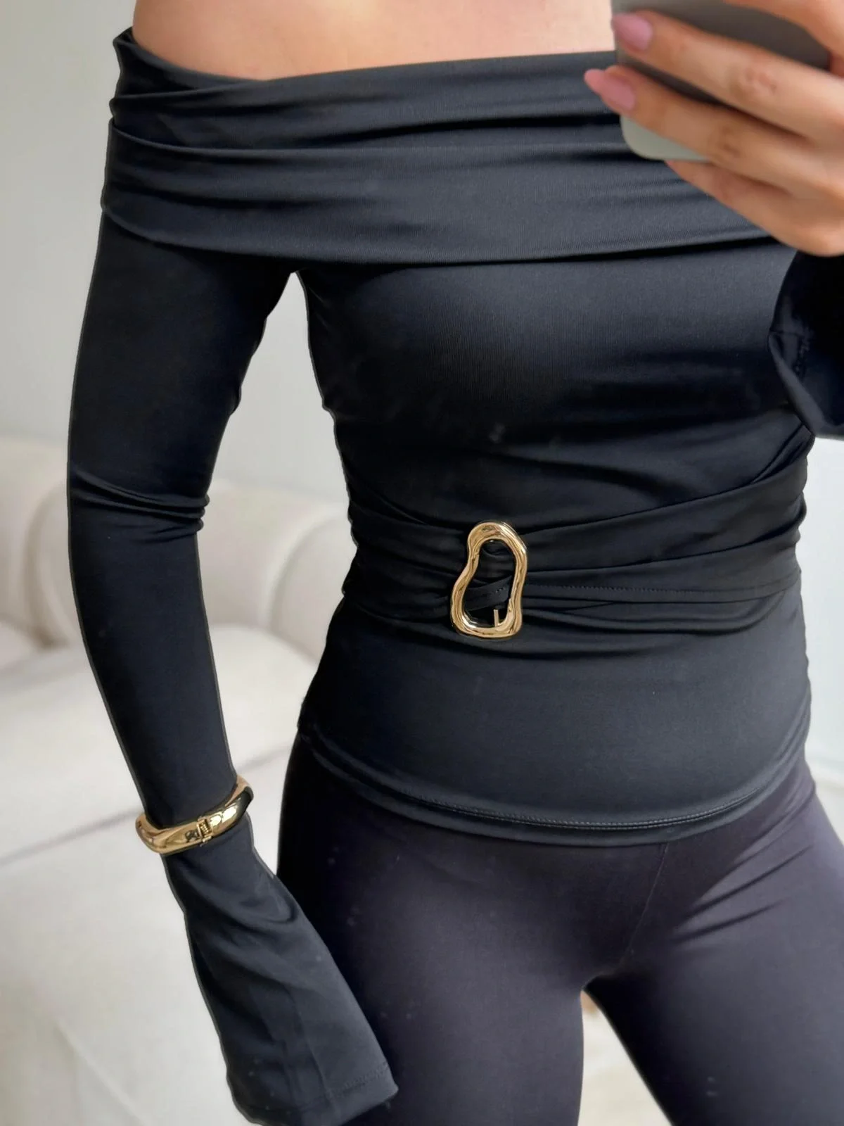 Omuz Dekolte Tokalı Bluz - SİYAH