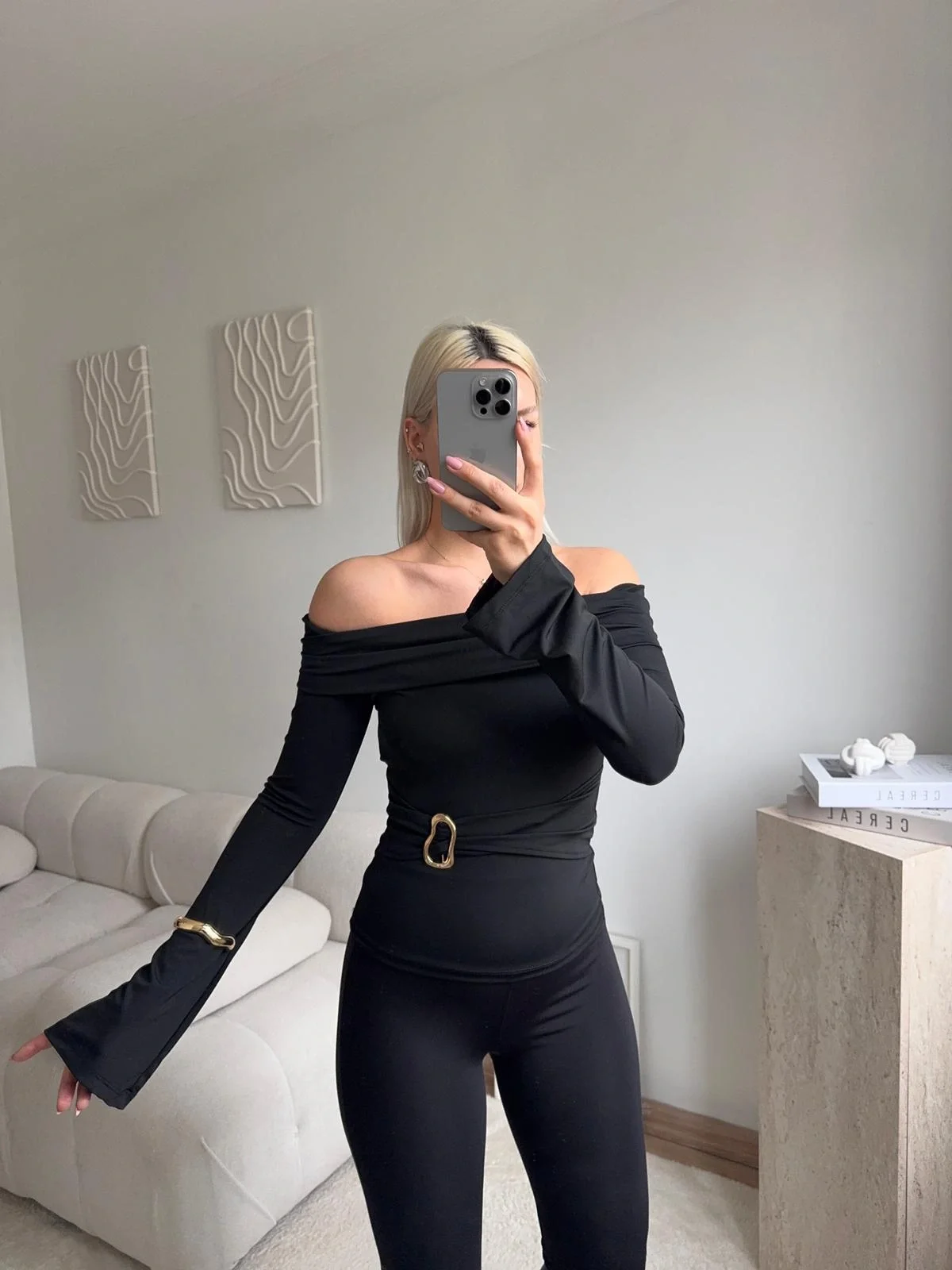 Omuz Dekolte Tokalı Bluz - SİYAH