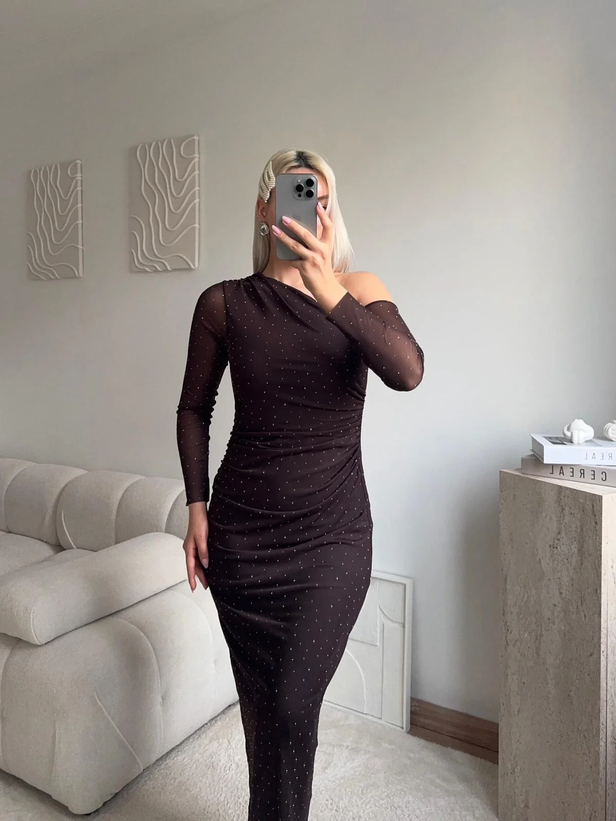 Tek Omuz Kol Tül Taşlı Elbise - KAHVE