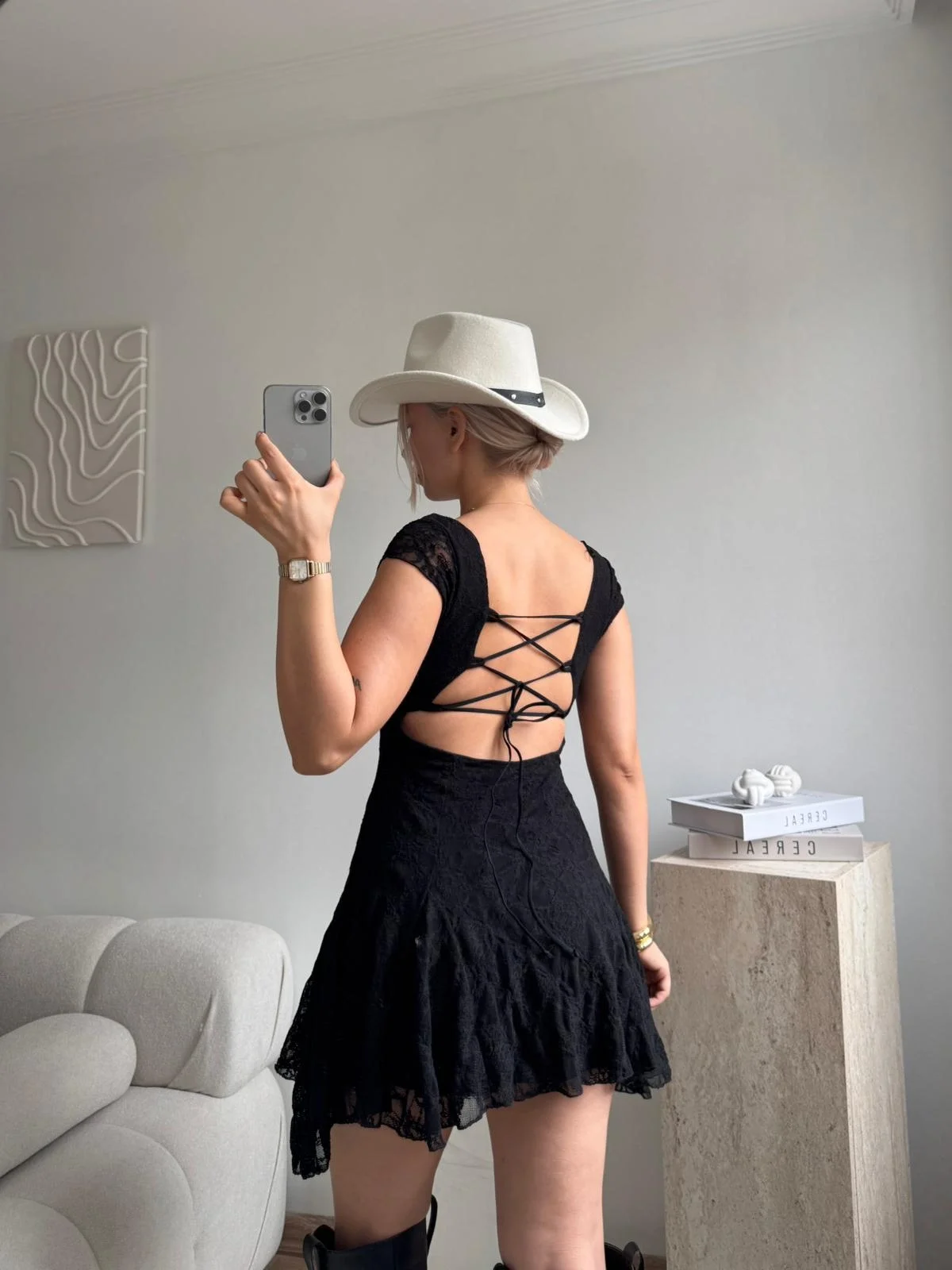 Sırt Dekolteli Bağlamalı Dantel Mini Elbise - SİYAH