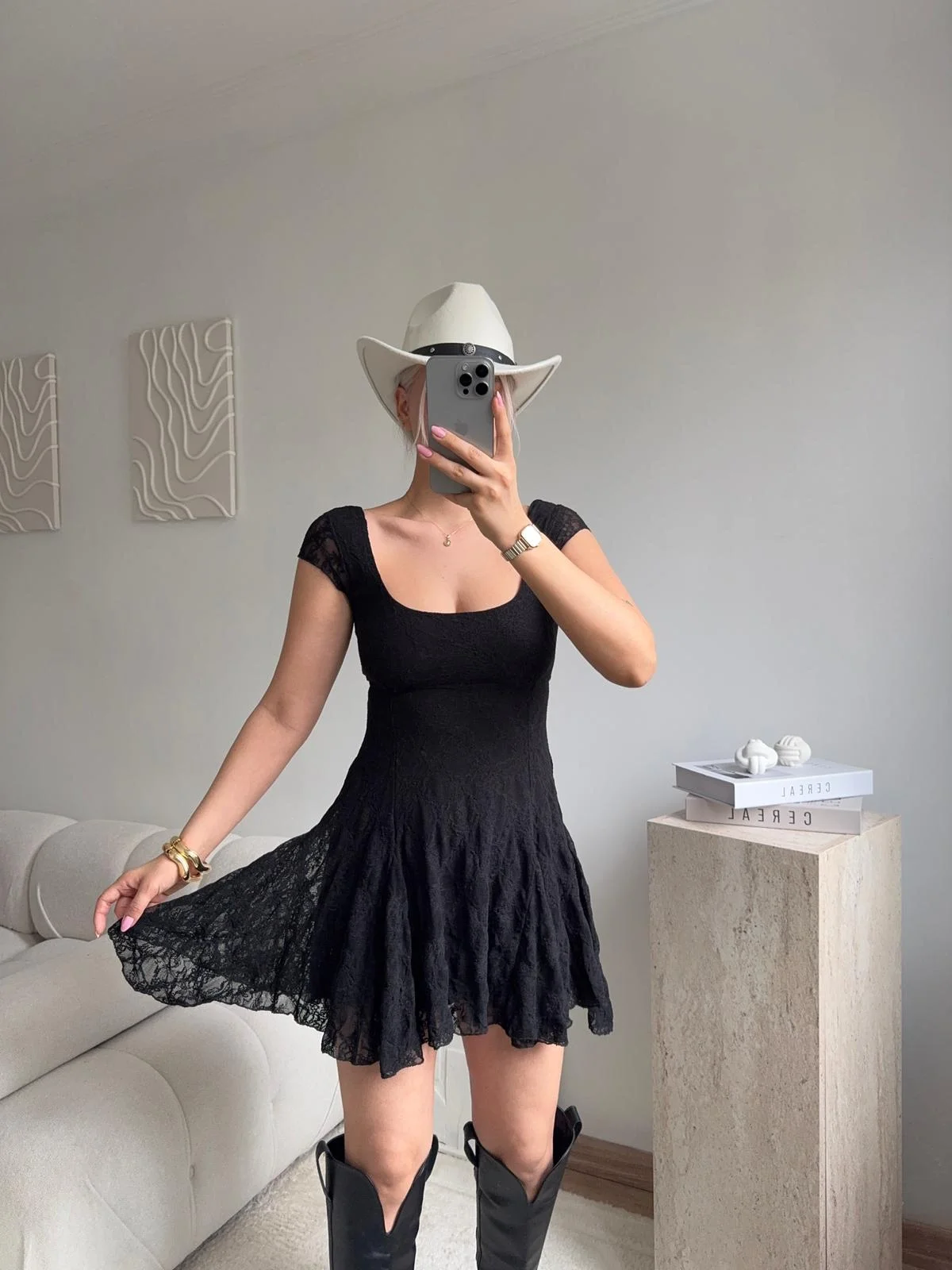 Sırt Dekolteli Bağlamalı Dantel Mini Elbise - SİYAH