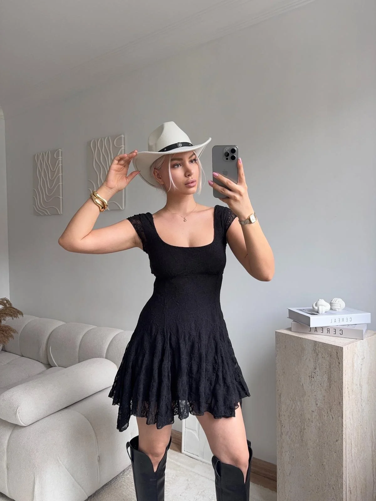 Sırt Dekolteli Bağlamalı Dantel Mini Elbise - SİYAH