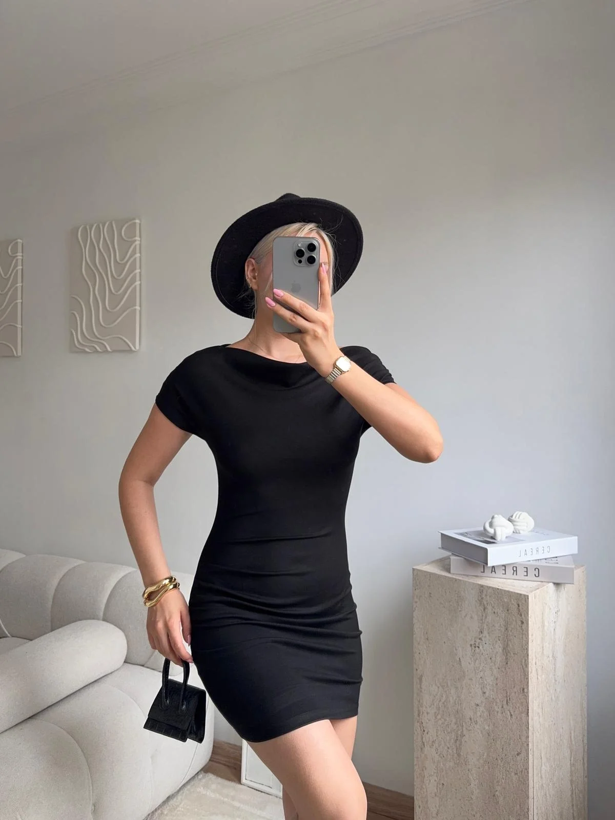 Kayık Yaka Vücuda Oturan Mini Elbise - SİYAH