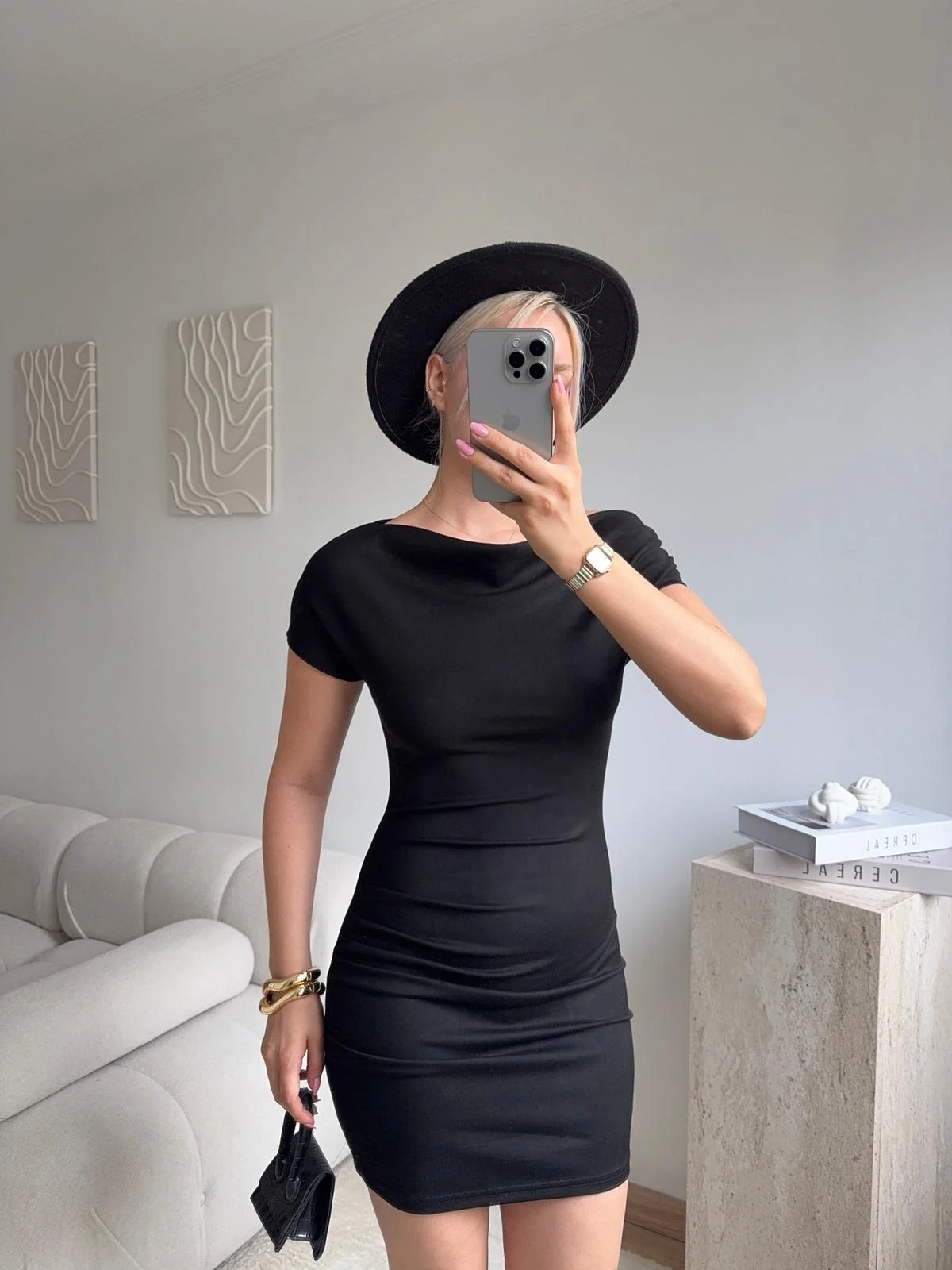 Kayık Yaka Vücuda Oturan Mini Elbise - SİYAH