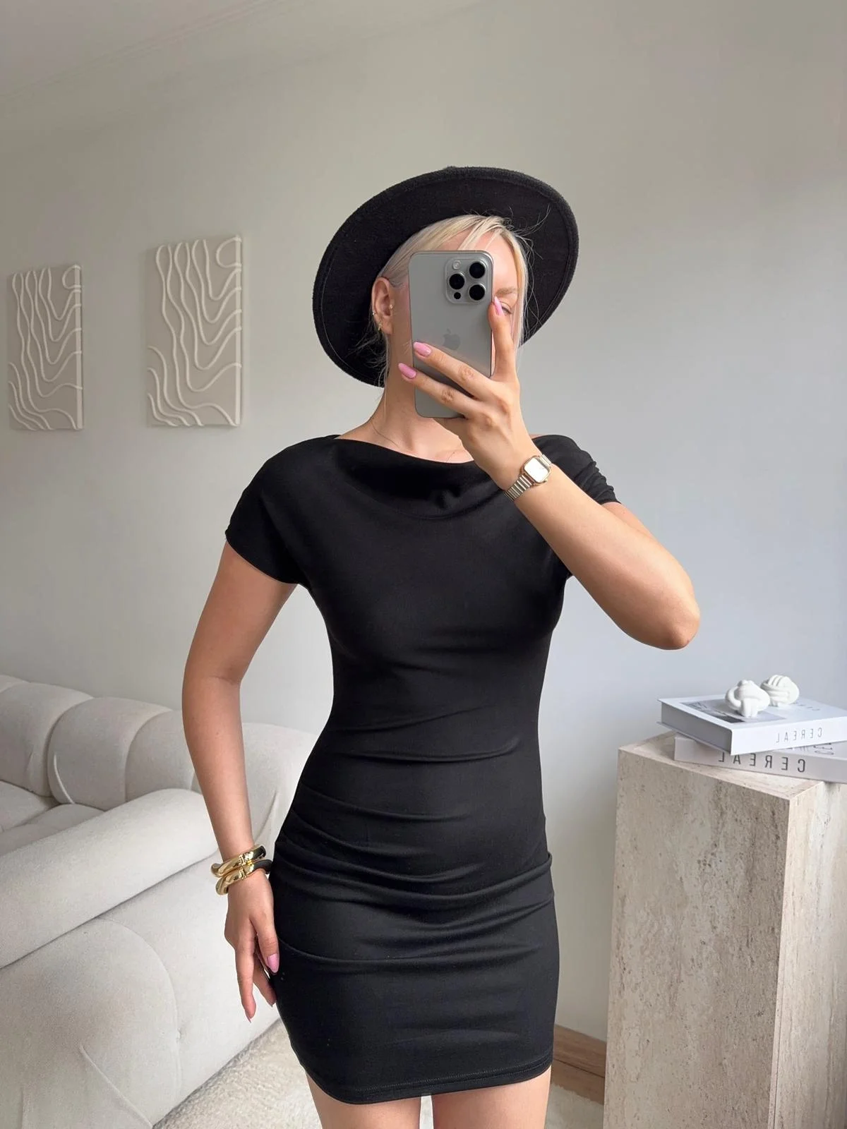 Kayık Yaka Vücuda Oturan Mini Elbise - SİYAH